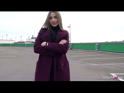❤️ ドイツ人スカウトマンは、夢のようにスティール、駐車場のテルテル、お金のためのセクシーに触れることです。 ❤❌ ポルノ ❌️❤