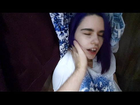 ❤️ 押し入れの中の姉ちゃんを発見し、イクのを手伝う ❤❌ ポルノ ❌️❤